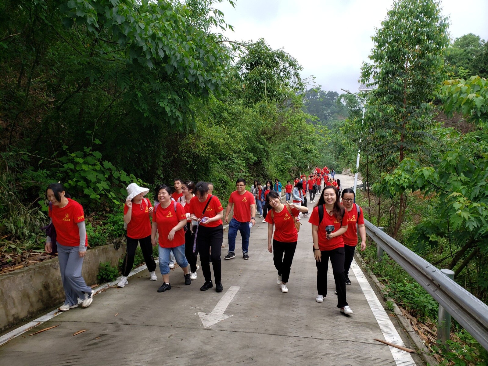 2022年螺螄粉小鎮(zhèn)飛行營地“美麗柳州，快樂前行”健步走活動